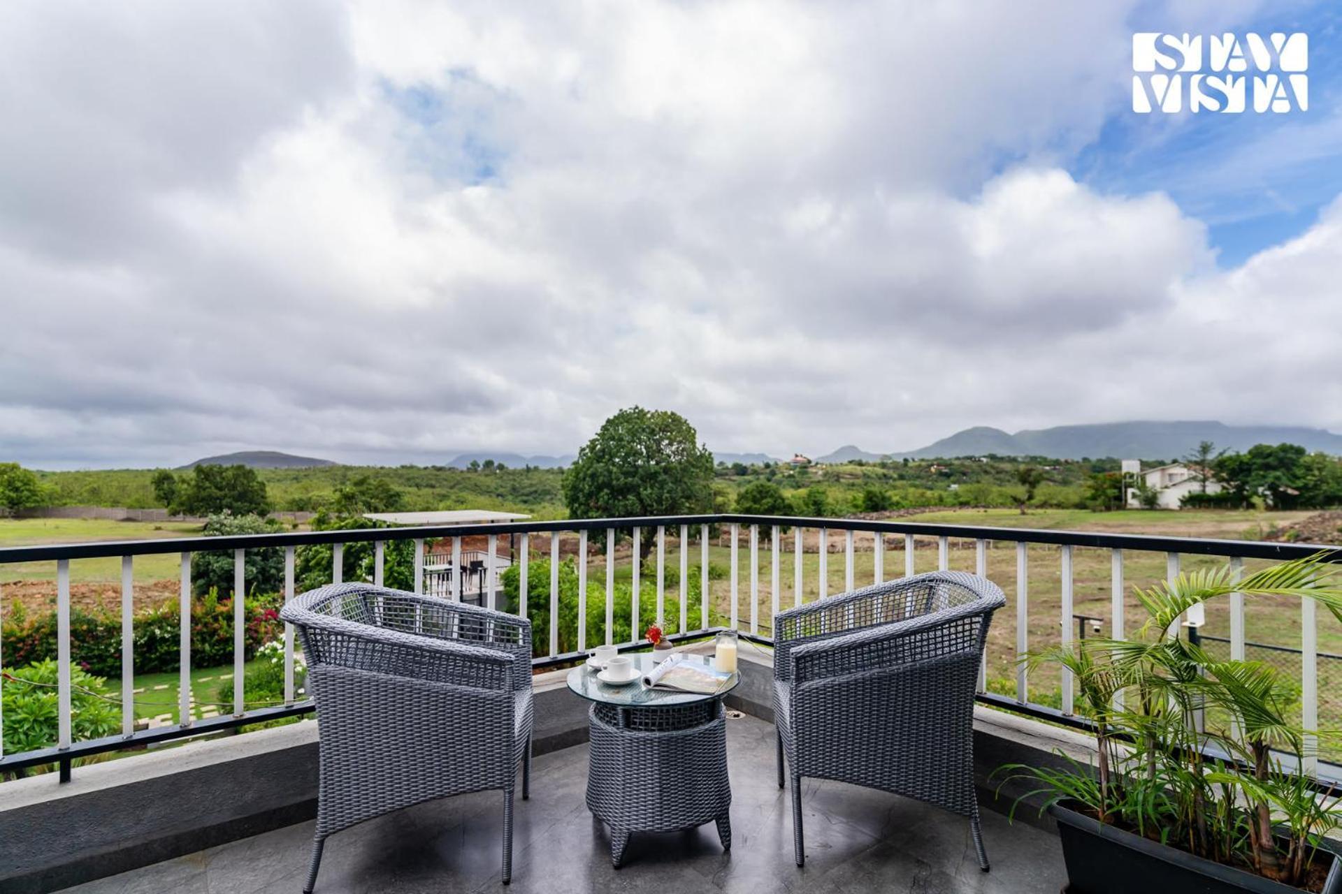 Stayvista At The Rainfield Villa With Gazebo & Lawn Nášik Exteriér fotografie